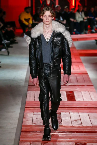 Look 24
